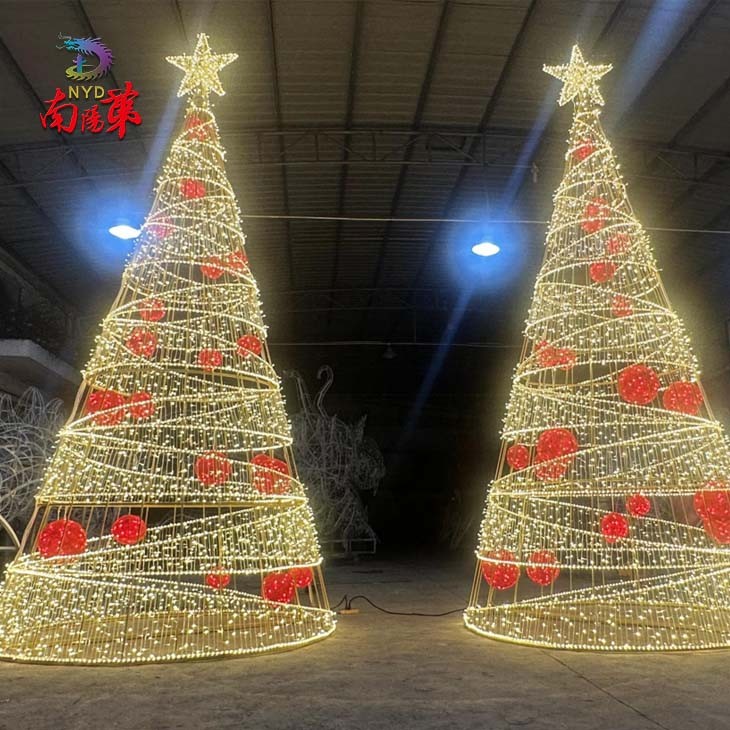 Large Decorated Led Christmas Trees with Red Balls