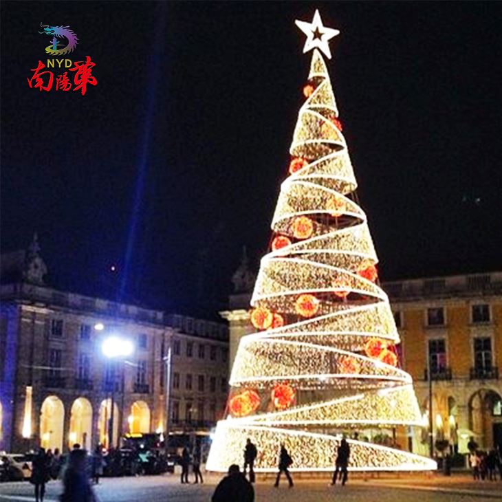 Large Decorated Led Christmas Trees