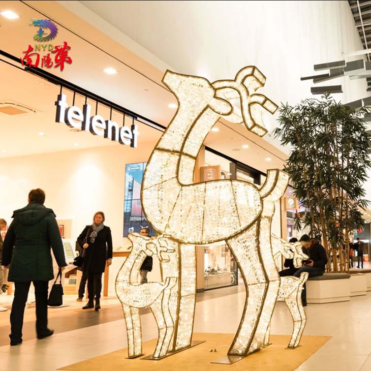 Large Outdoor Christmas Reindeer Light